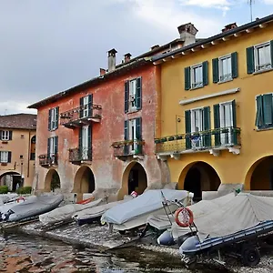 Portatorre Suite, A Charming In The Heart Of Como, Free Private Parking, Air Conditioning & More! Appartamento Côme